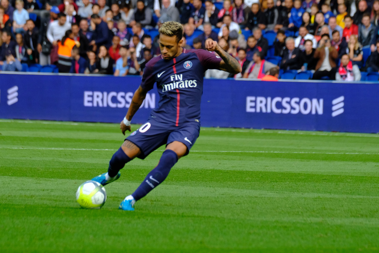 科莫利：尤文的DNA是胜利；足球书籍有些无聊我喜欢科学文章（科莫利：尤文骨子里就是为赢；足球书略枯燥，我更爱科学读物）