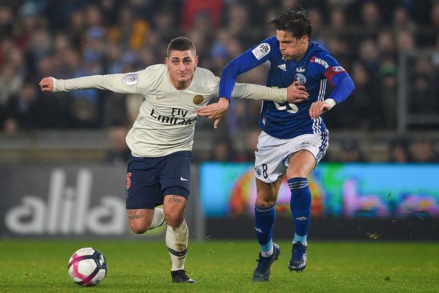 绿茵挥杆，心境随行——我的高尔夫初体验（碧草挥杆，心随球走——我的高尔夫初次邂逅）