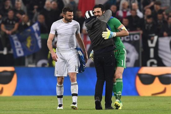 铁卫主场首球比肩C罗，曼联1-1西汉姆联，反超利物浦升英超第八（铁卫老特拉福德处子球追平C罗纪录，曼联1-1西汉姆，力压利物浦升至英超第八）