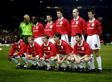 达成尤文生涯200场里程碑，洛卡特利获赠纪念球衣（洛卡特利迎来尤文生涯第200场里程碑，获赠纪念球衣）