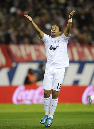 马德里城市的团体治疗：皇家马德里的困境与希望