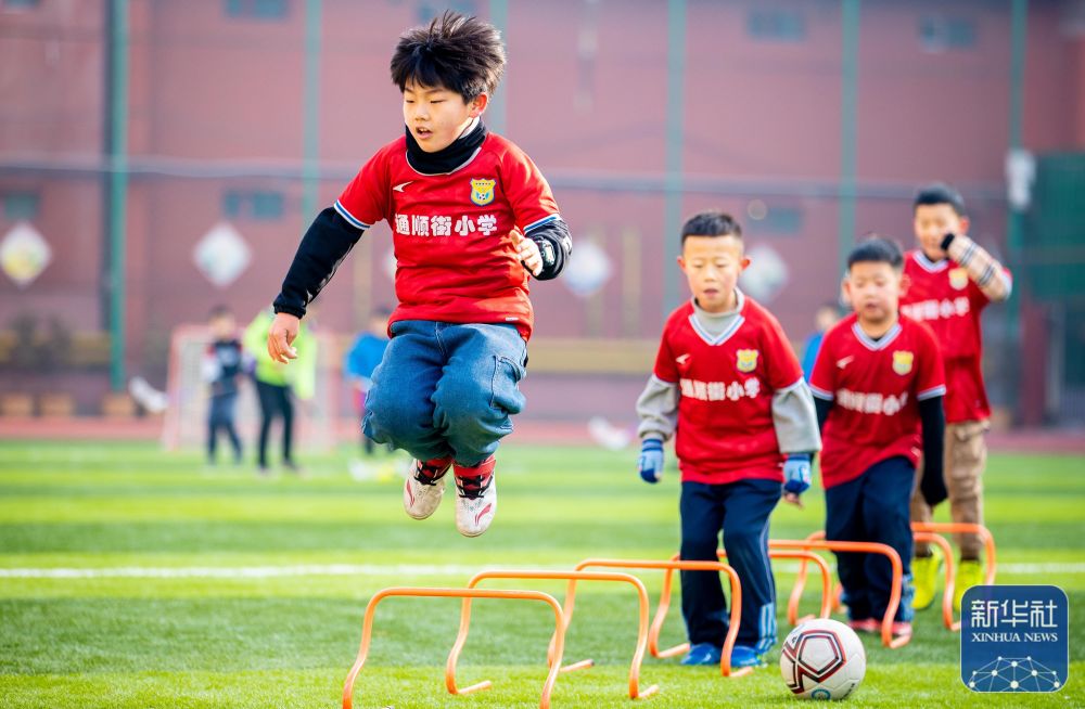 克罗地亚媒体：拜仁球探现场考察哈伊杜克19岁后卫霍达克（克媒称拜仁球探亲赴现场考察哈伊杜克19岁后卫霍达克）