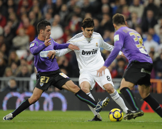 NBA：勇士主场险胜小牛（勇士主场惊险击败小牛）