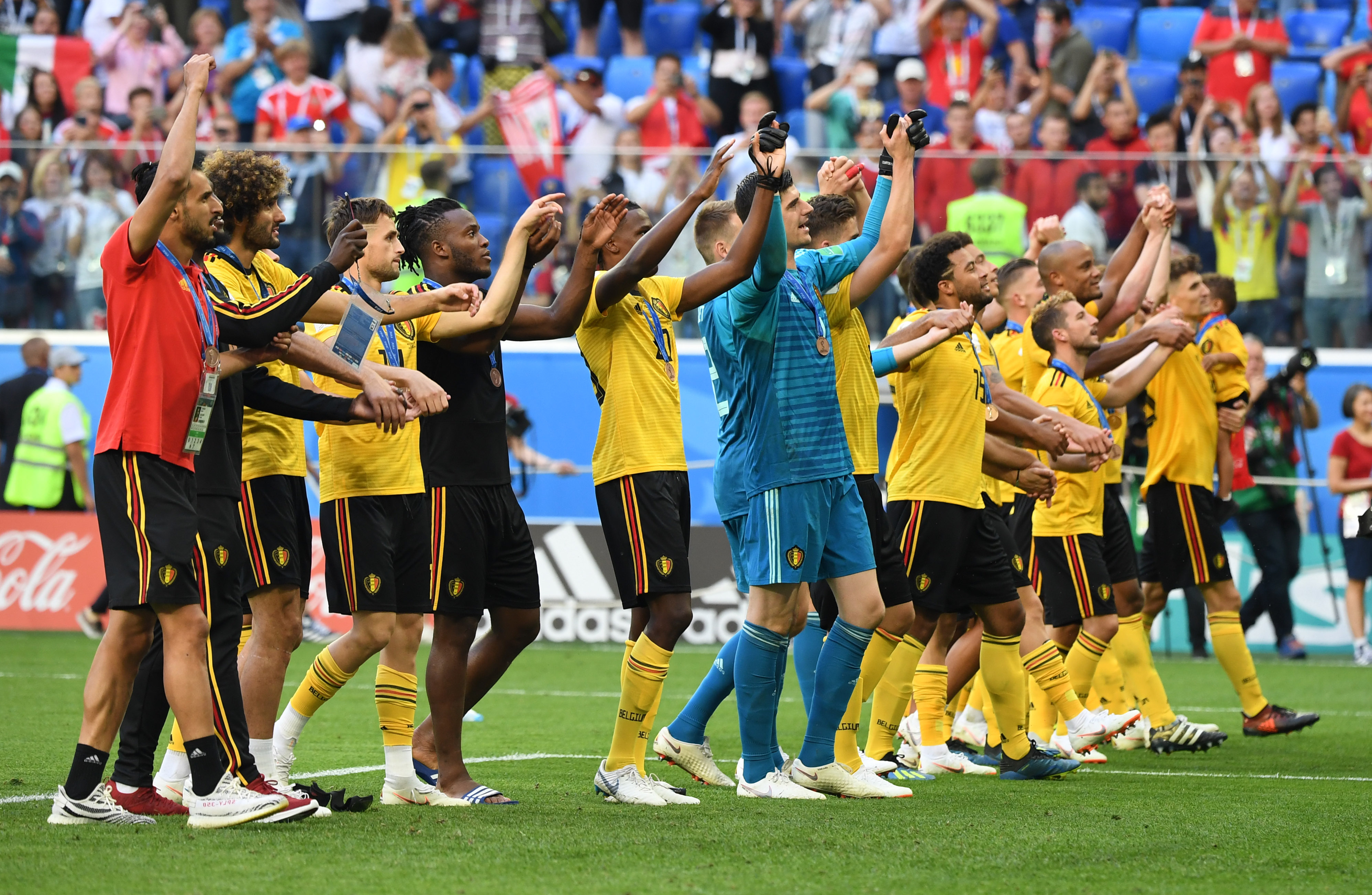 每体：费尔明和德容有望出战贝蒂斯；小白今天造访巴萨训练（每体：费尔明、德容或将出战贝蒂斯；伊涅斯塔今日现身巴萨训练课）