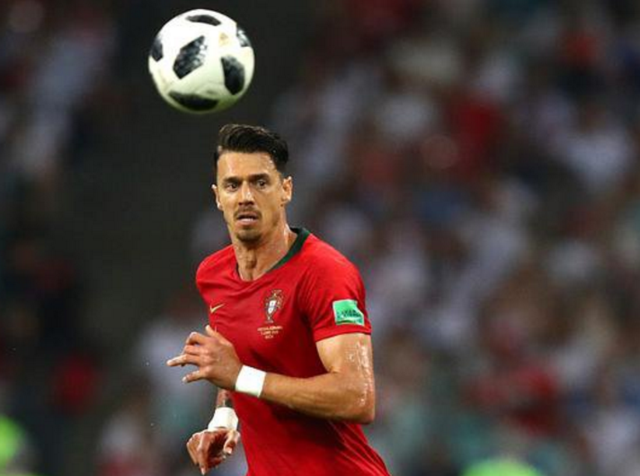 贝尔致敬孙兴慜：衷心祝贺你在热刺所获成就，请享受告别之夜（贝尔向孙兴慜致敬：恭贺你在热刺的辉煌成就，愿你尽享告别之夜）